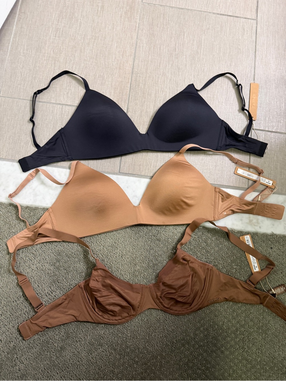 NWT SKIMS 32D Bra Bundle!